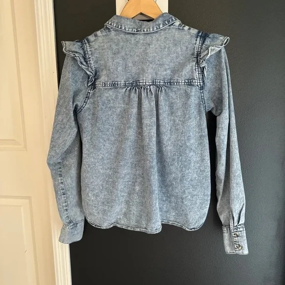 Free People “Samantha Ruffle Buttondown” Denim Shirt
Size XS oversized - Picture 10 of 15
